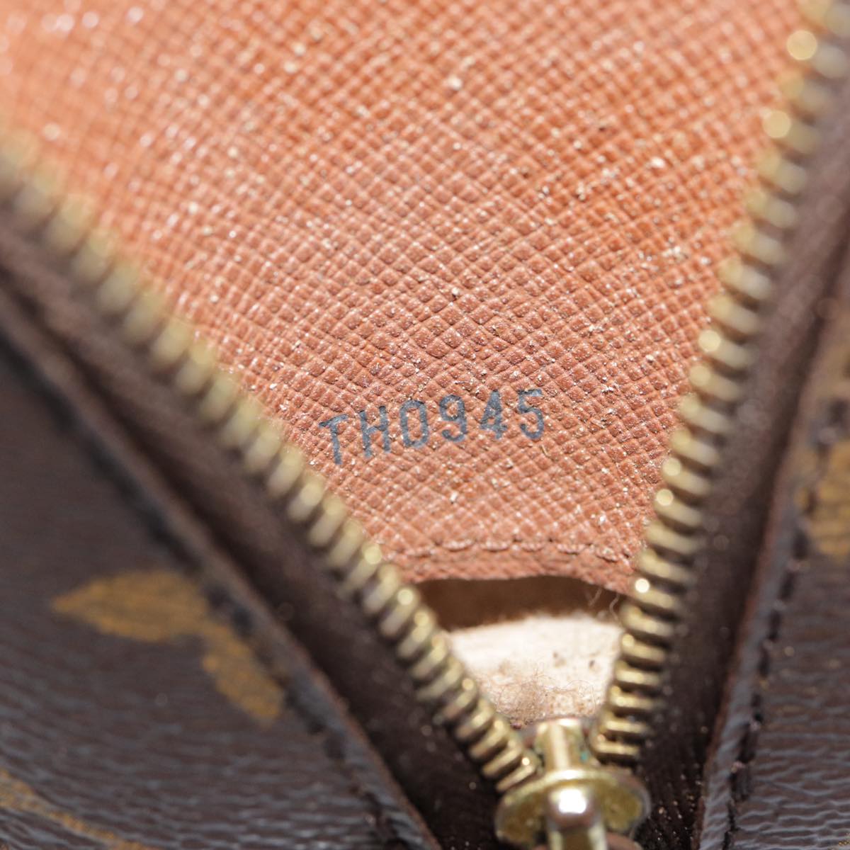 LOUIS VUITTON Monogram Trousse Demi Ronde Cosmetic Pouch M47520 LV 90331