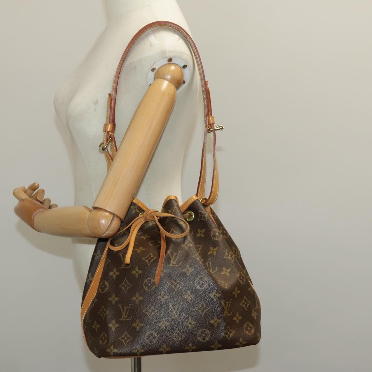 LOUIS VUITTON Monogram Petit Noe Shoulder Bag M42226 LV 93595