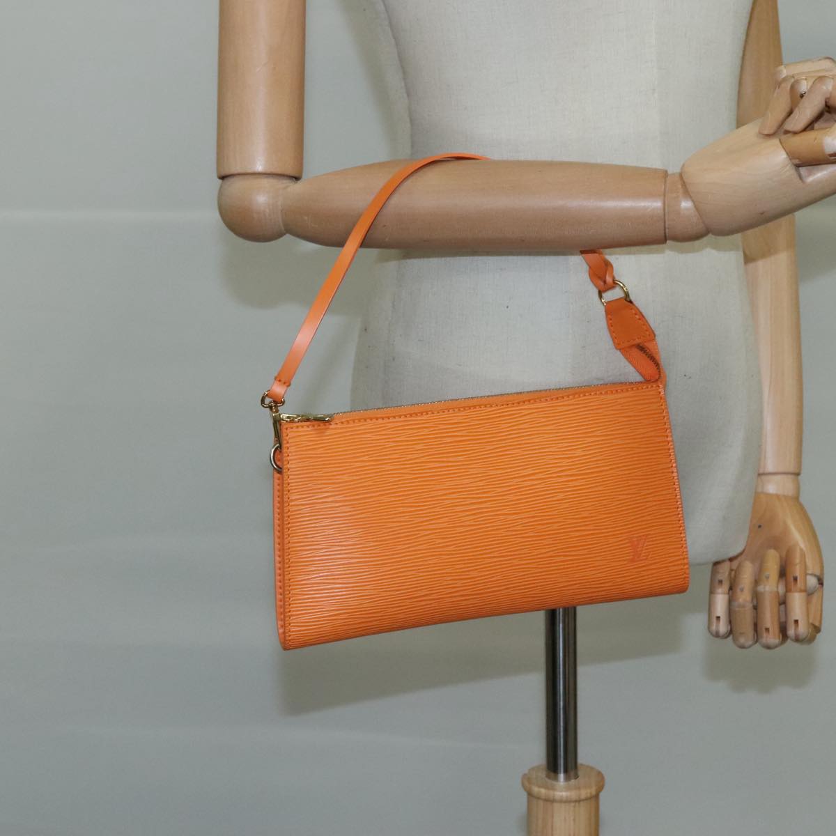 LOUIS VUITTON Epi Pochette Accessoires Pouch Orange Mandarin M5294H 94485