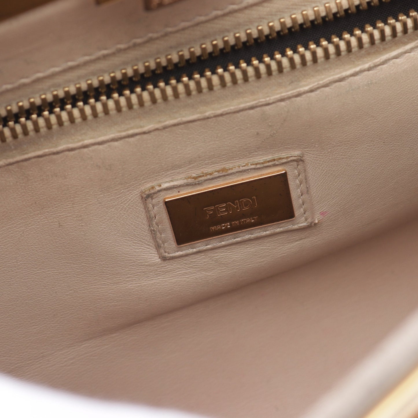 Luxury Fendi Peekaboo Regular Selleria Handbag Leather Pink beige