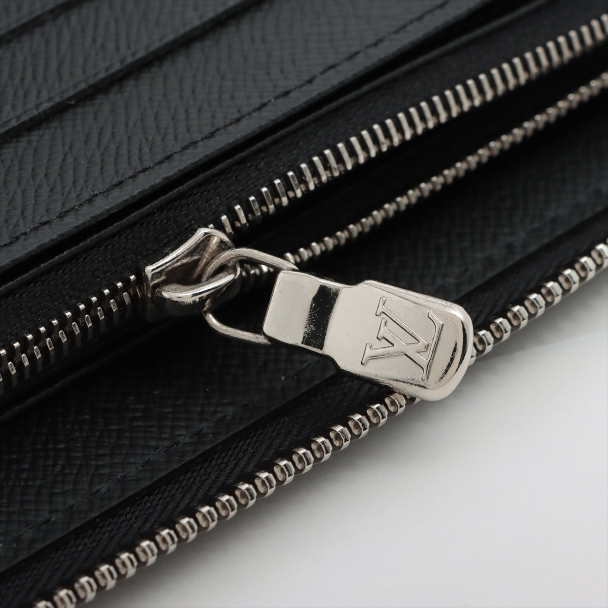 Louis Vuitton Epi  Organizer NM M62643 Noneir Round Zip Wallet