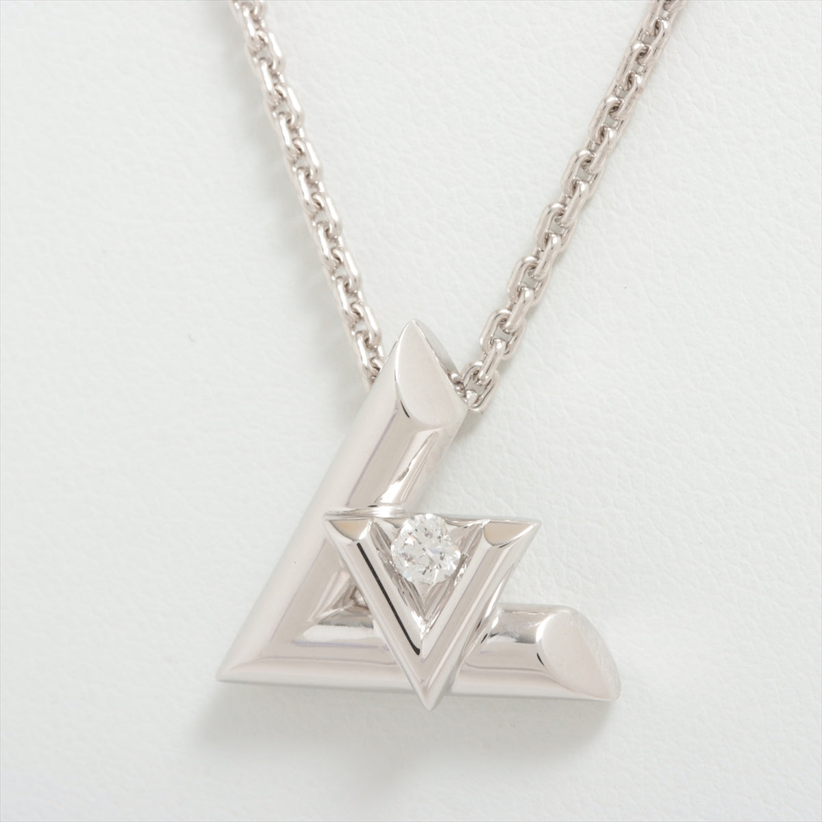 Louis Vuitton Pandantive LV Volt one GM diamond necklace 750 (WG) 18.0g