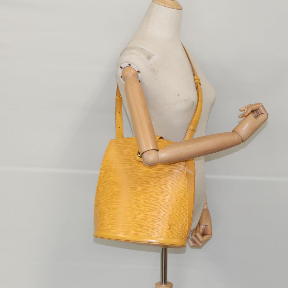LOUIS VUITTON Epi Cluny Shoulder Bag Yellow M52259 LV 96140