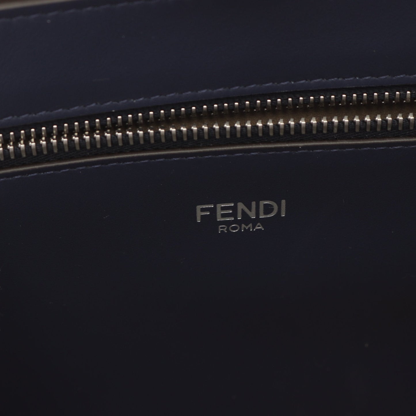 Luxury Fendi Peekaboo Isee u Medium Handbag Leather Gray beige 2WAY