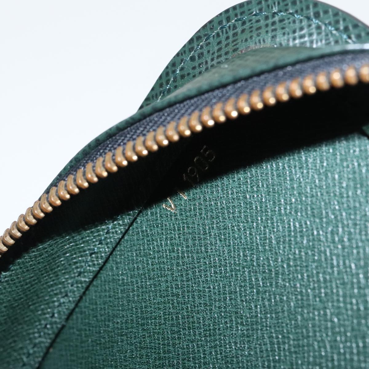 LOUIS VUITTON Taiga Baikal Clutch Bag Epicea M30184 LV 97576