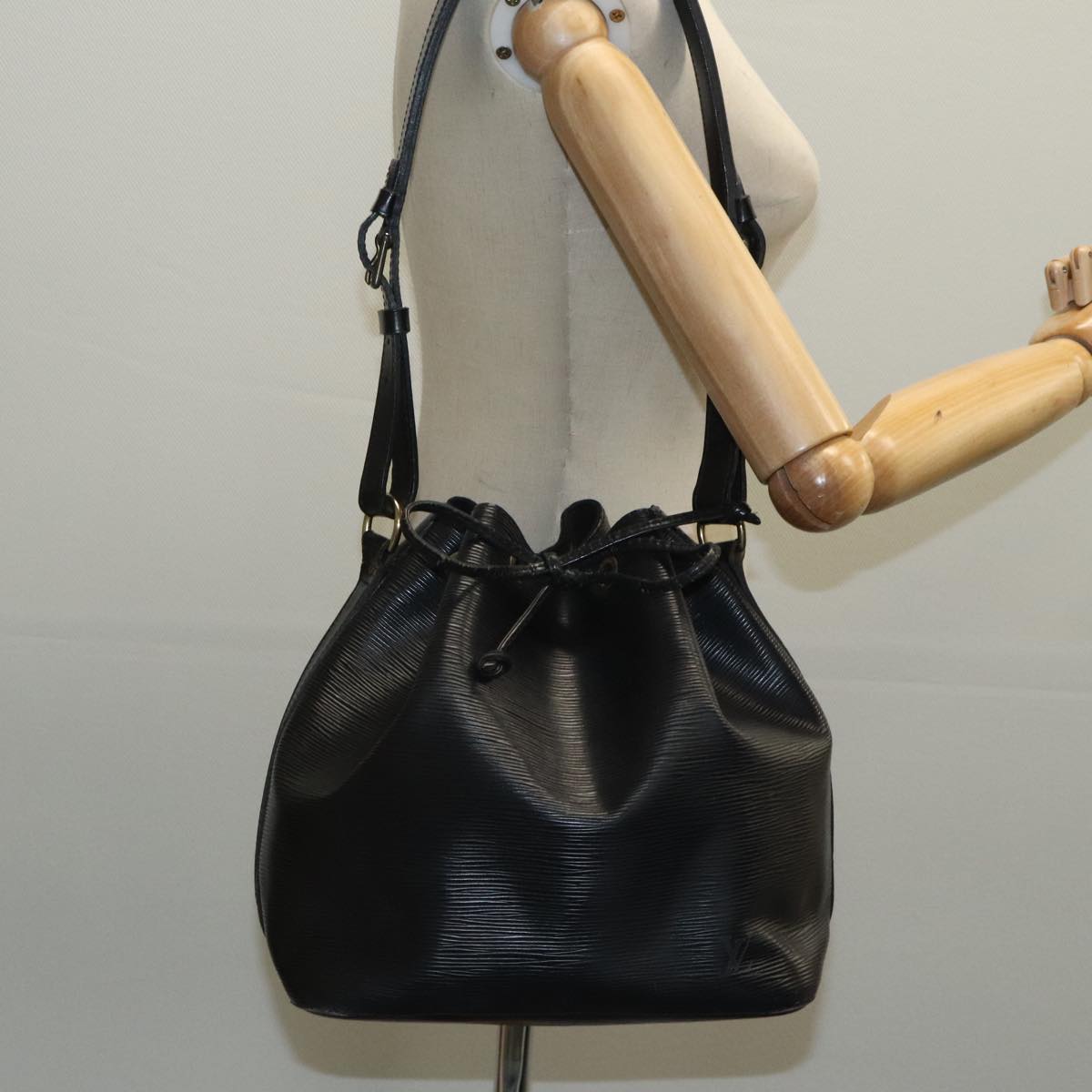 LOUIS VUITTON Epi Petit Noe Shoulder Bag Black M44102 LV 97686