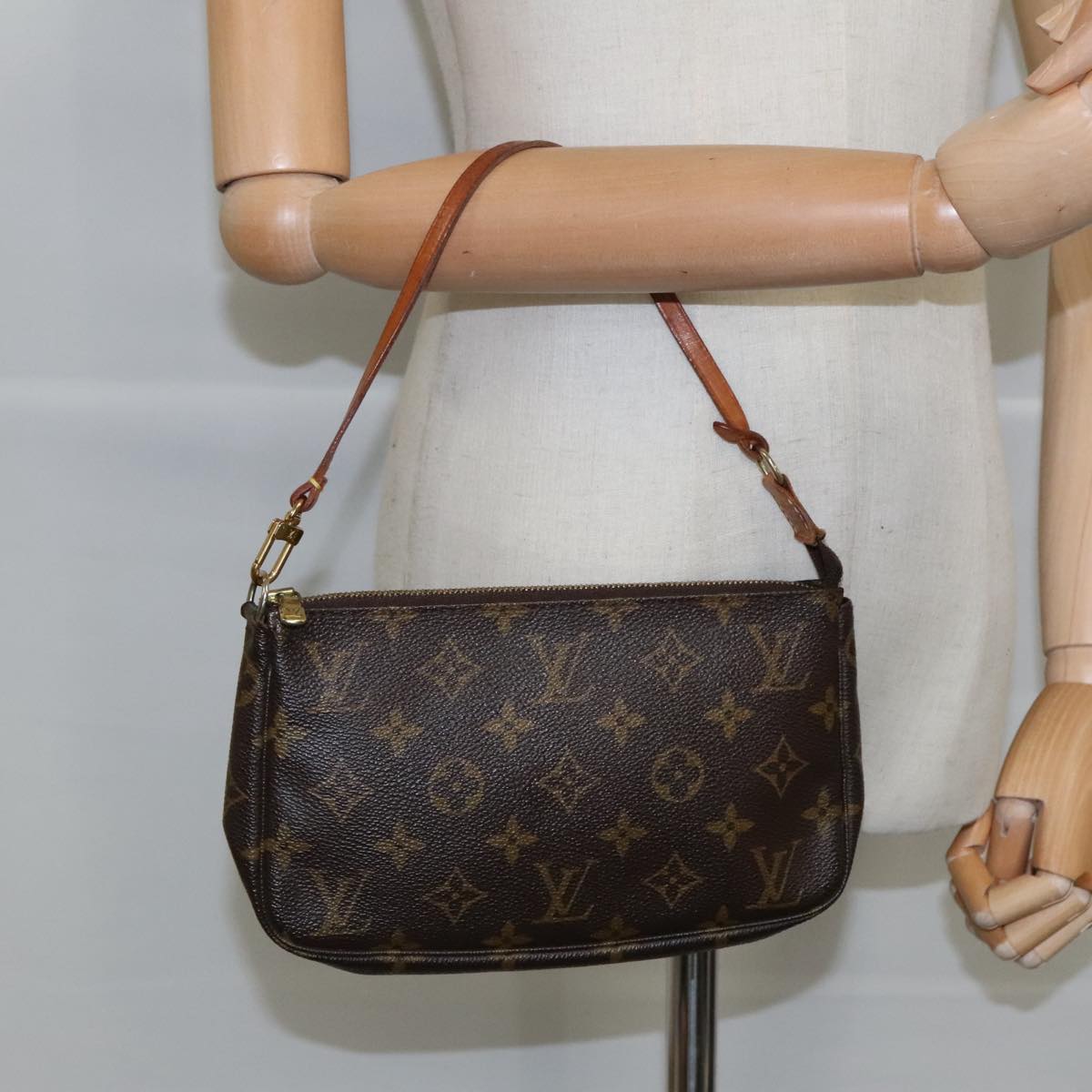 LOUIS VUITTON Monogram Pochette Accessoires Pouch M51980 LV 97900