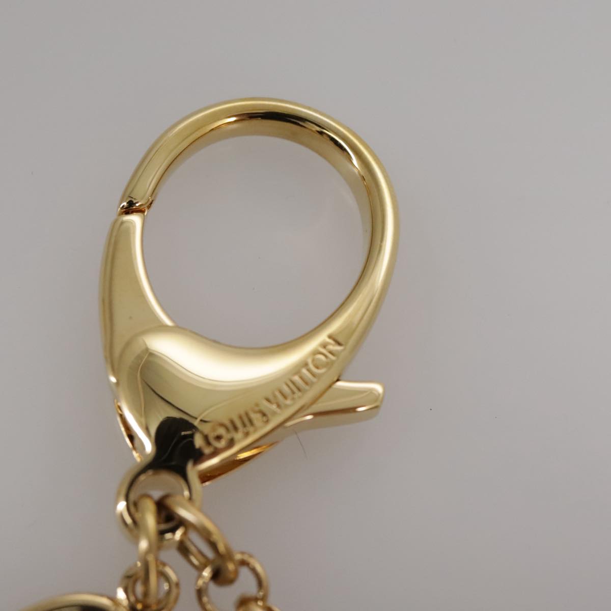 LOUIS VUITTON Bijoux Sac Carrousel Charm metal Gold M66782 LV 97979SA