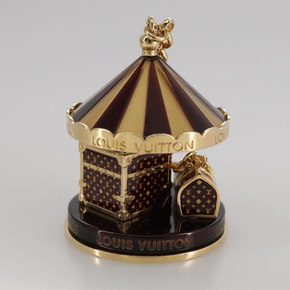 LOUIS VUITTON Bijoux Sac Carrousel Charm metal Gold M66782 LV 97979SA