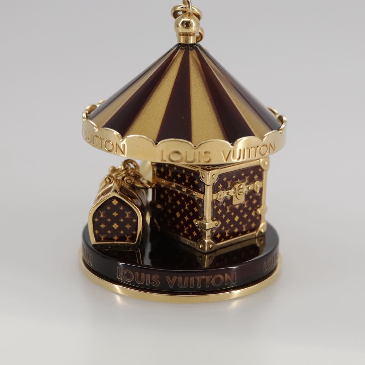 LOUIS VUITTON Bijoux Sac Carrousel Charm metal Gold M66782 LV 97979SA