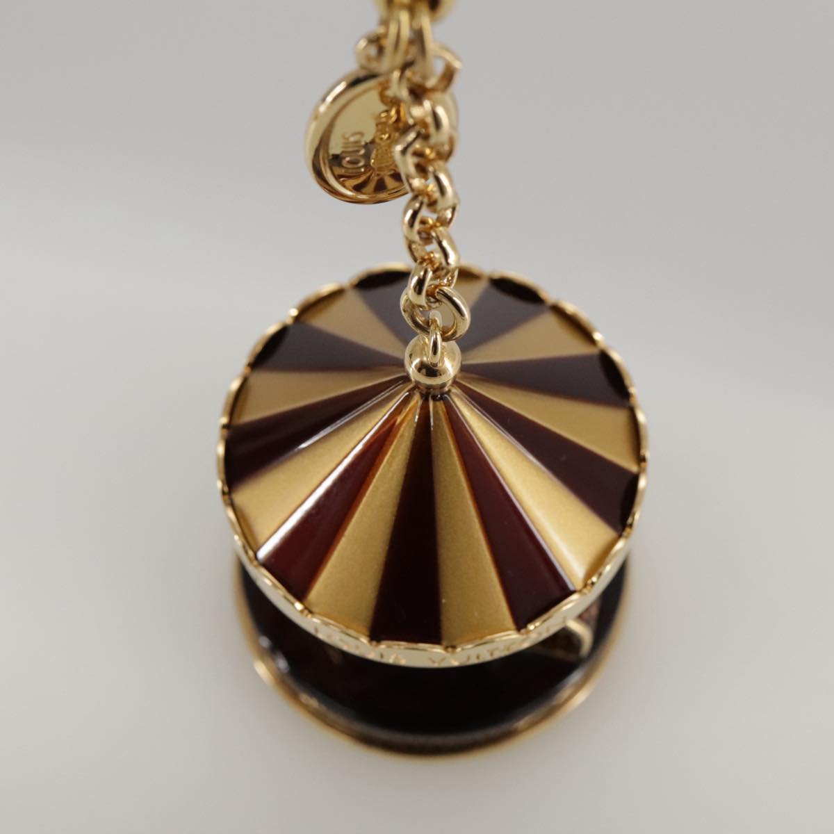 LOUIS VUITTON Bijoux Sac Carrousel Charm metal Gold M66782 LV 97979SA