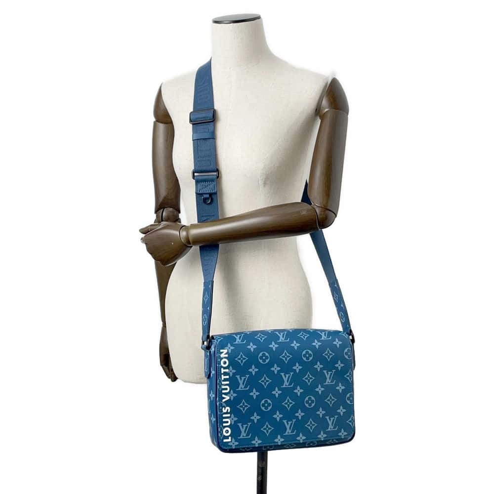 LOUIS VUITTON District NV3 Blue M23785 Monogram Size PM