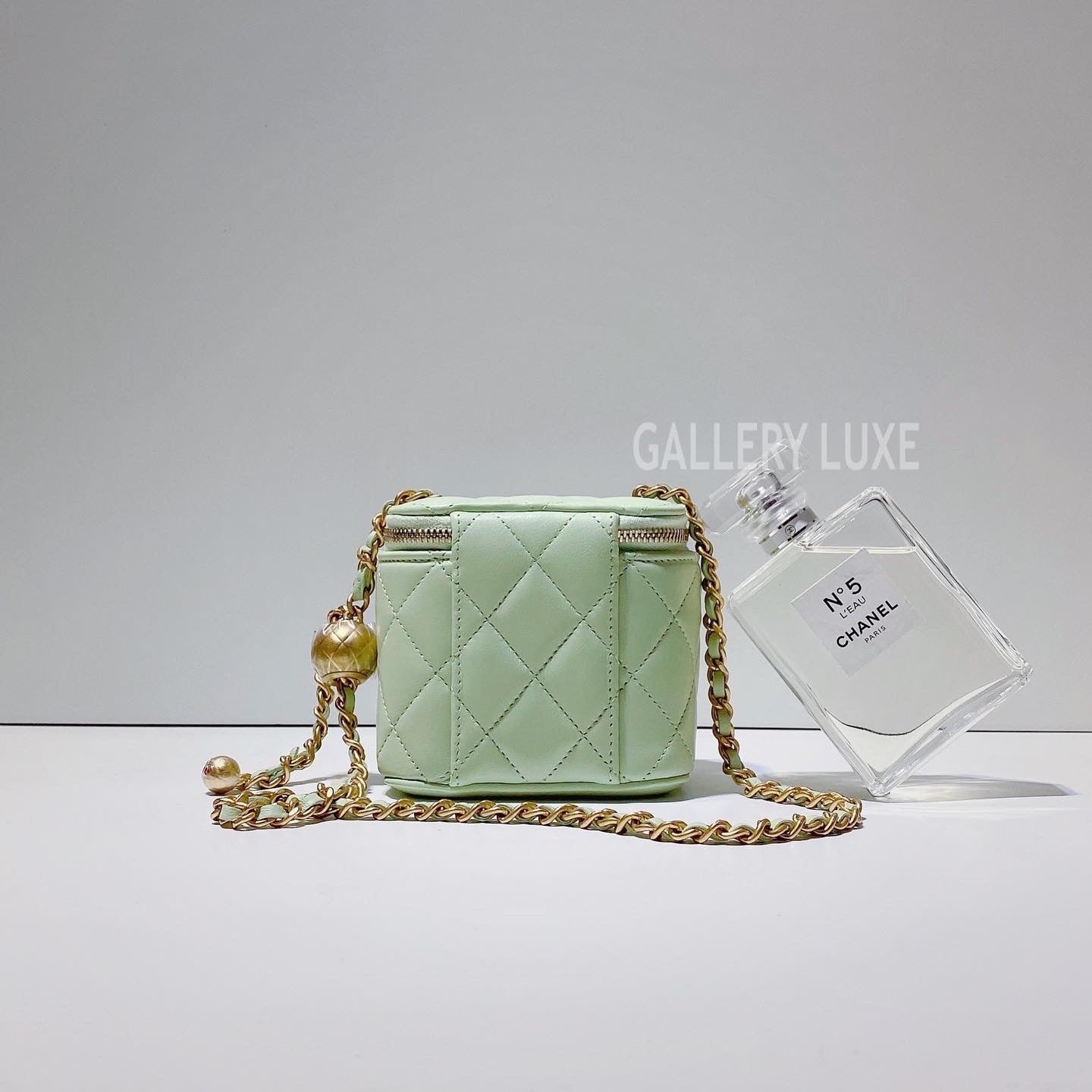 No. 3354-Chanel Pearl Crush Clutch With Chain (Brand New / 全新)