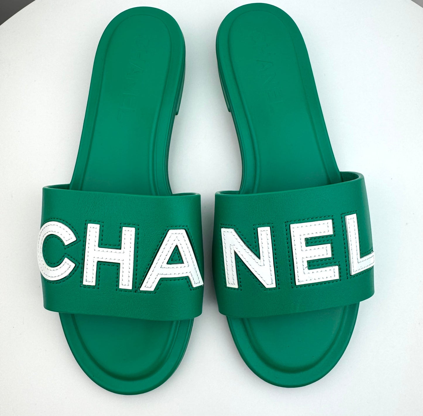 Chanel 23P Green White Leather CC Logo Slide Sandal Flat