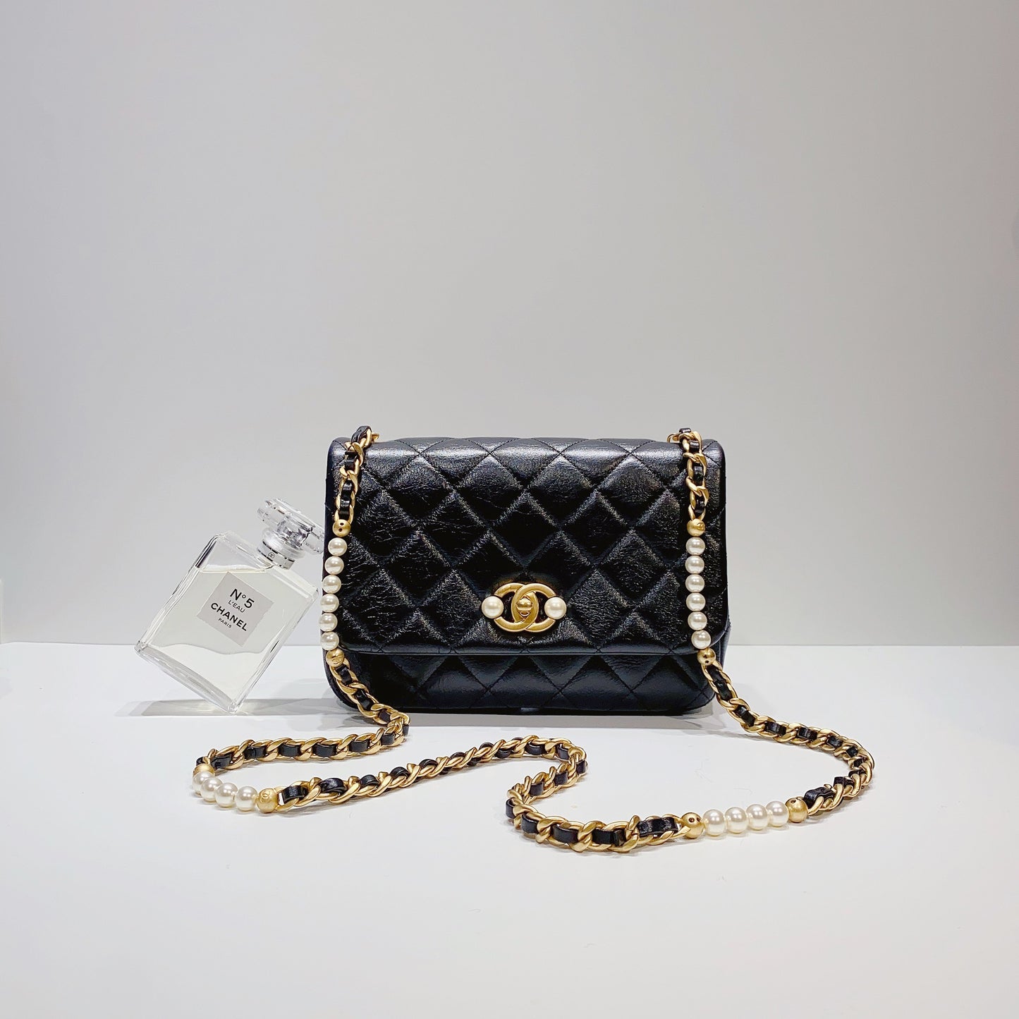 No.3711-Chanel Small Pearl Side Flap Bag
