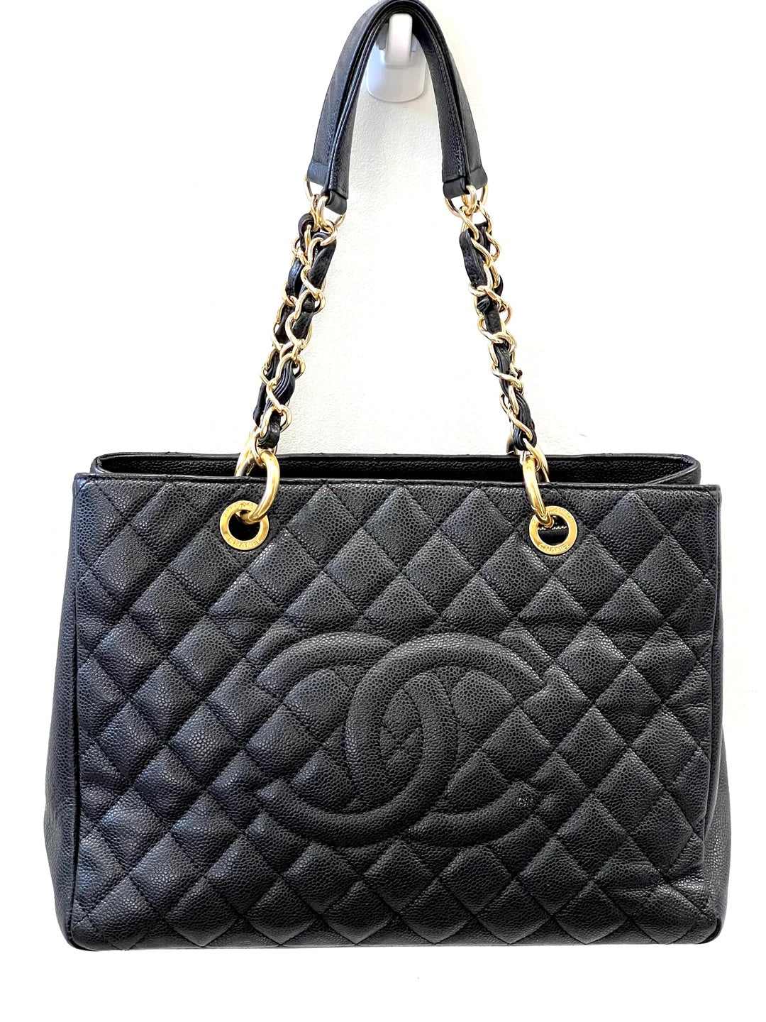 Luxury Chanel CAVIAR QUILTED GRAND SHOPPING TOTE BAG