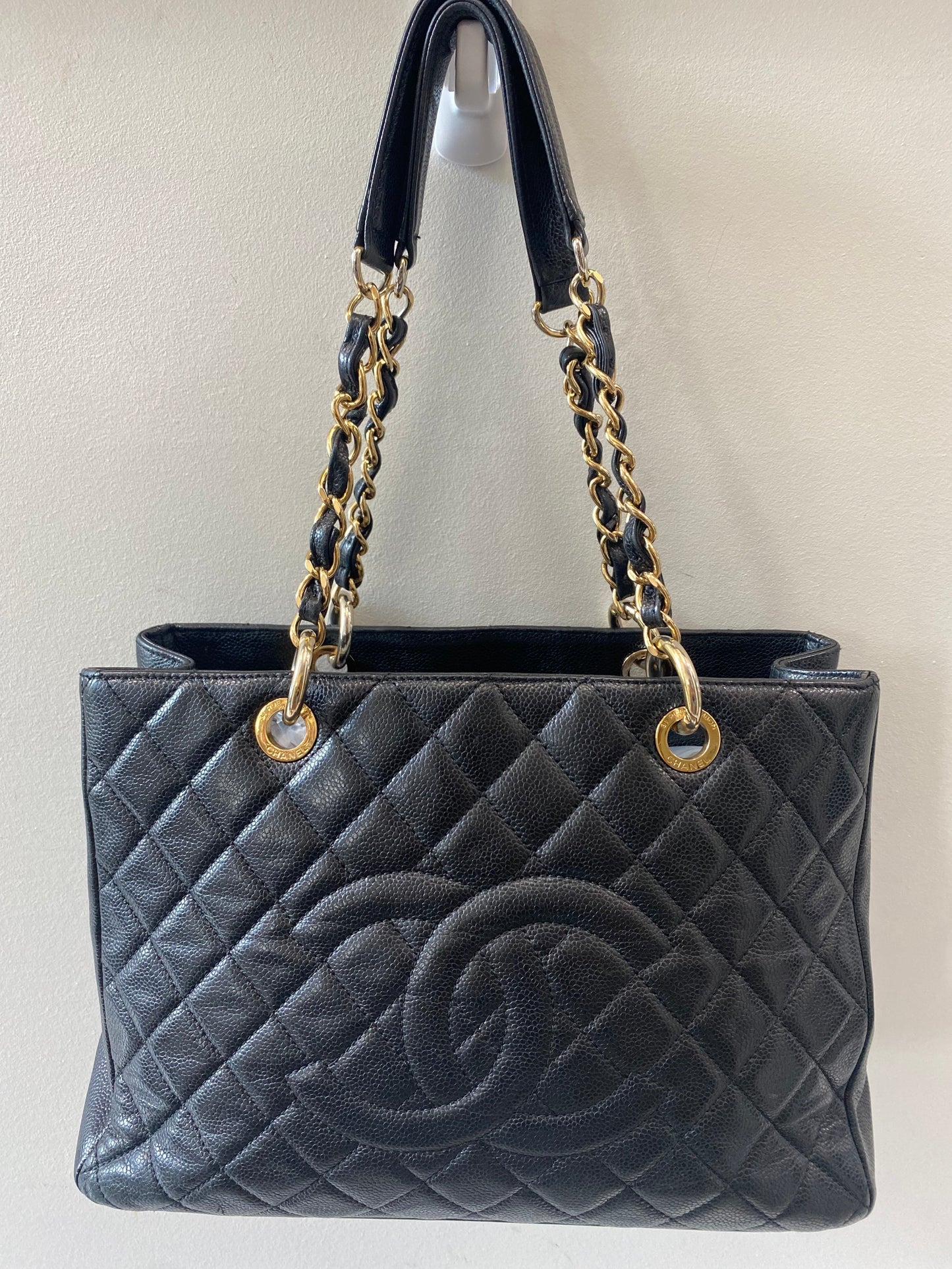 Luxury Chanel CAVIAR QUILTED GRAND SHOPPING TOTE BAG