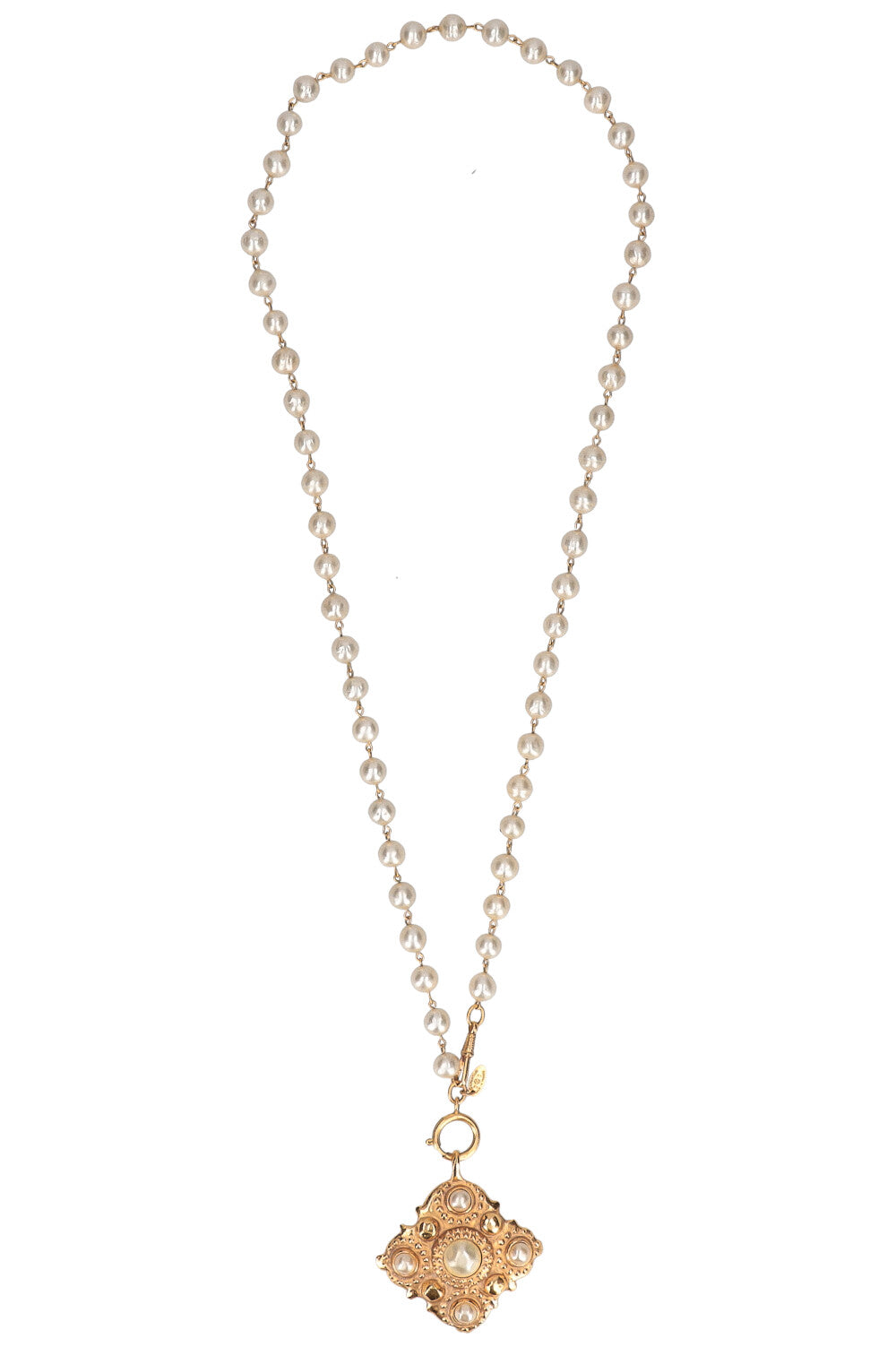 CHANEL Pearl Medaillon Collection 23