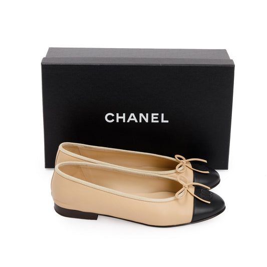 Chanel Beige/Black Lambskin Interlocking CC Logo Flats, Size 38