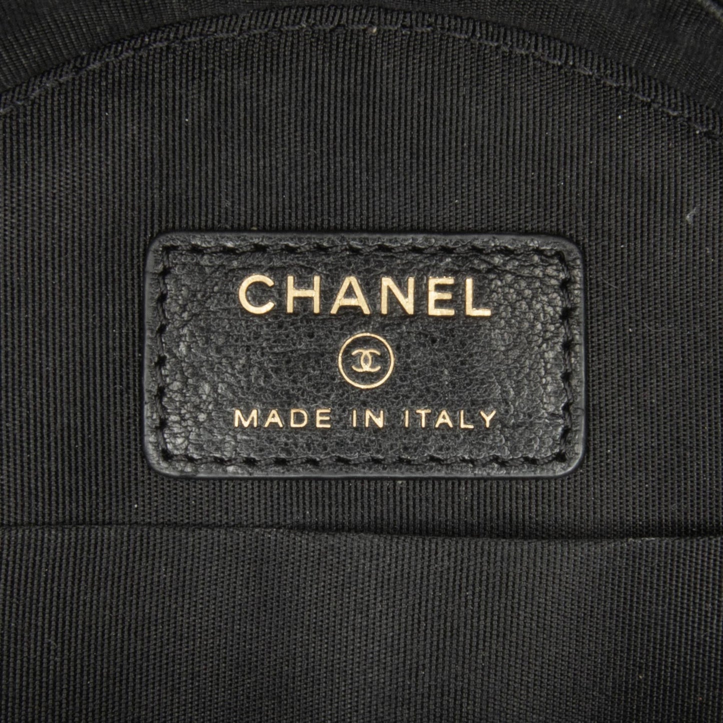 Chanel CC Quilted Lambskin Round Crossbody (SHG-33ZDhg)