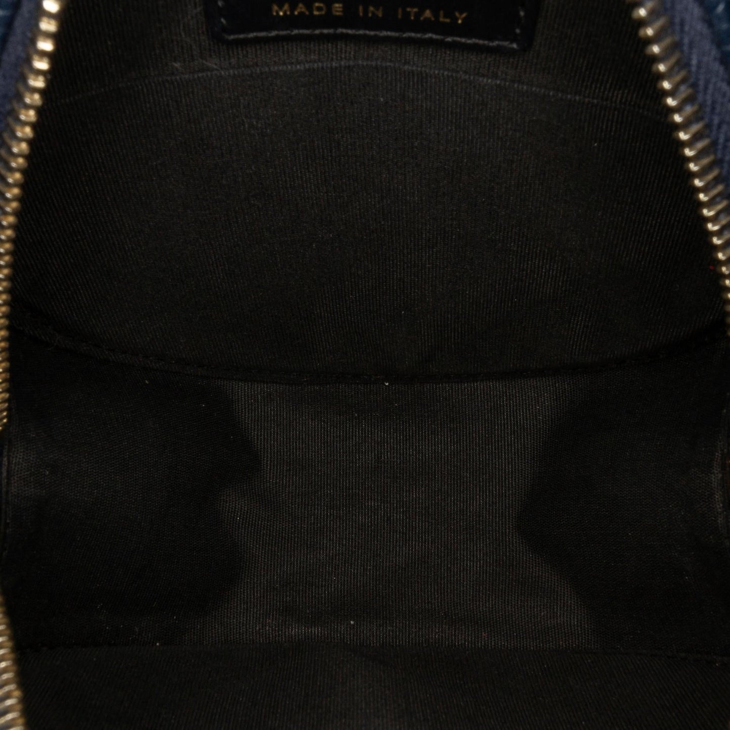 Chanel Caviar CC Filigree Round Crossbody Bag (SHG-f1Lbtg)