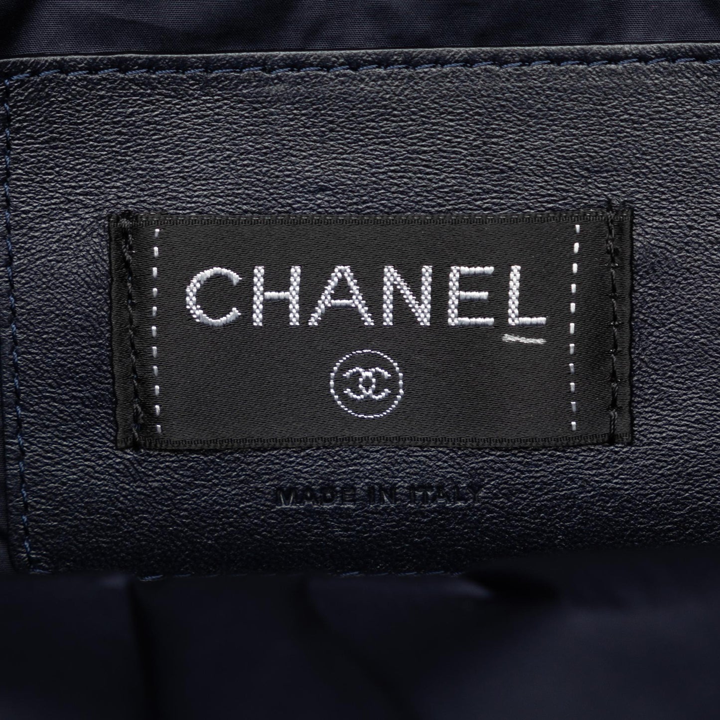 Chanel Doudoune Crossbody Bag (SHG-7ROZxM)