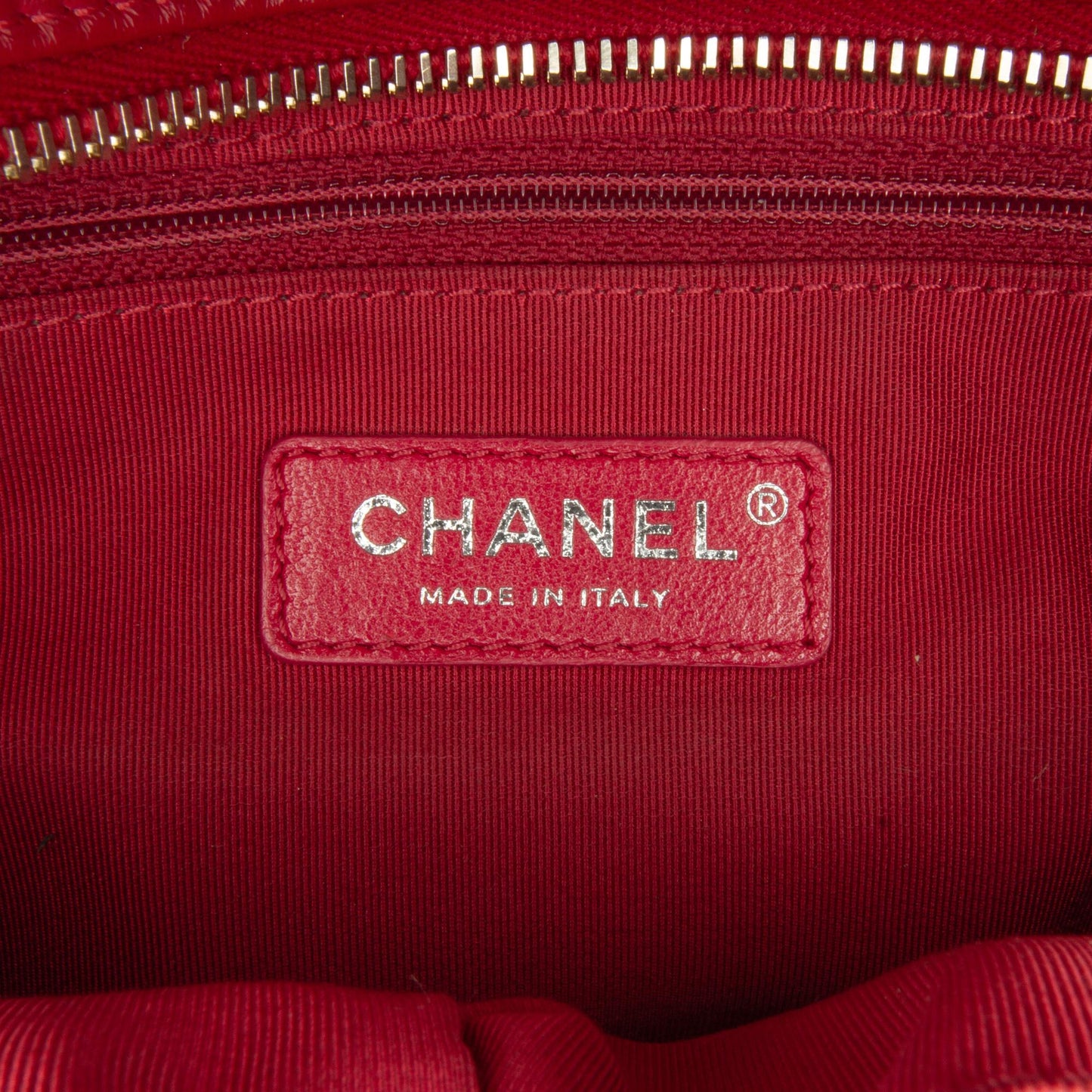 Chanel Medium Lambskin Gabrielle Crossbody (SHG-9ze4Gd)