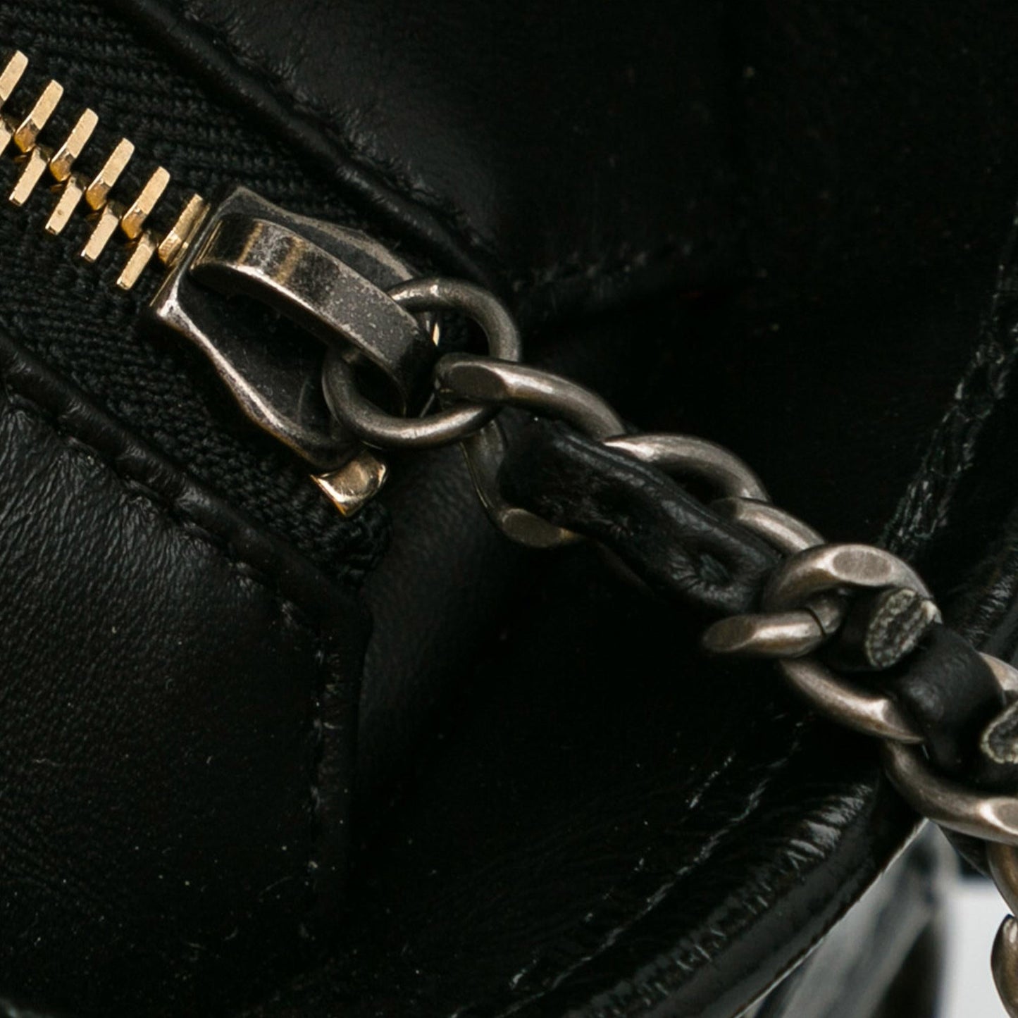 Chanel Medium Lambskin Gabrielle Crossbody (SHG-D85tG6)