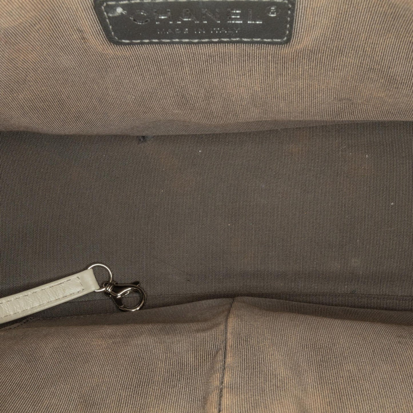 Chanel Medium Tweed and Lambskin Gabrielle Crossbody (SHG-gi8Xjt)