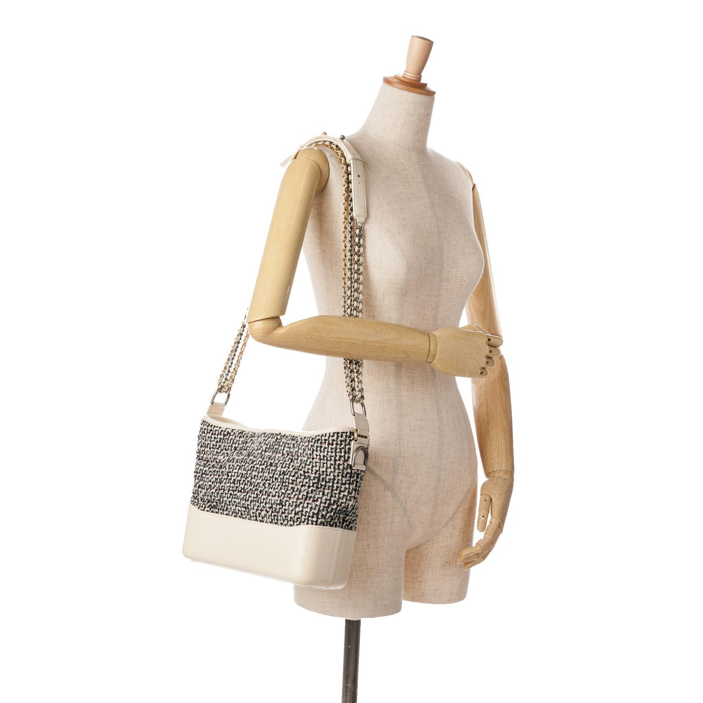 Chanel Medium Tweed and Lambskin Gabrielle Crossbody (SHG-gi8Xjt)