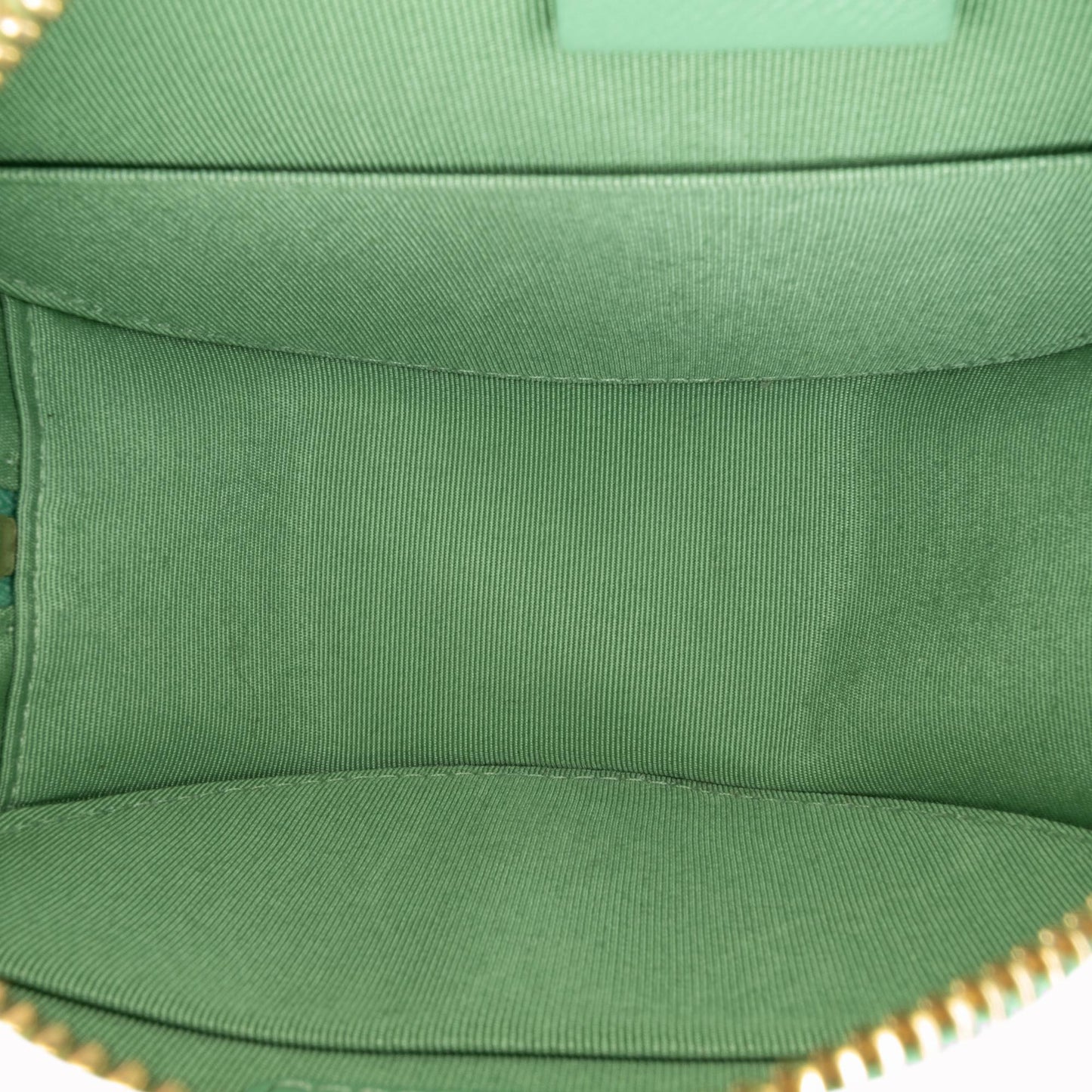 Chanel Quilted Lambskin Round Crossbody (SHG-uKvNTn)
