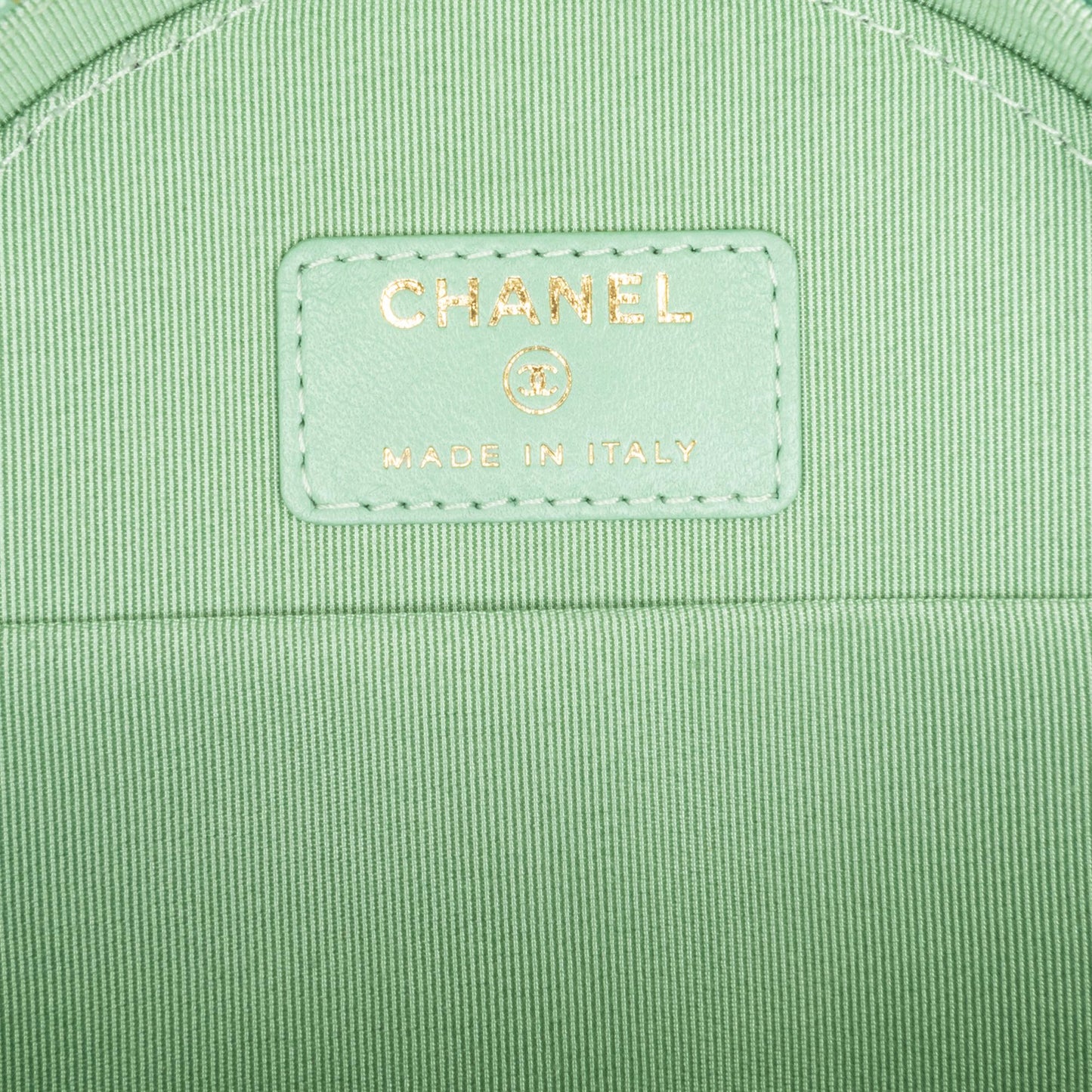 Chanel Quilted Lambskin Round Crossbody (SHG-uKvNTn)