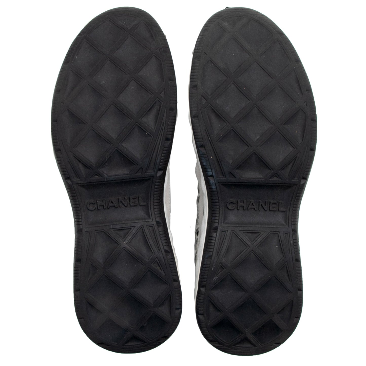 Chanel Suede Calfskin Embroidered CC Sneakers - Size 8 / 38 (SHF-22982)