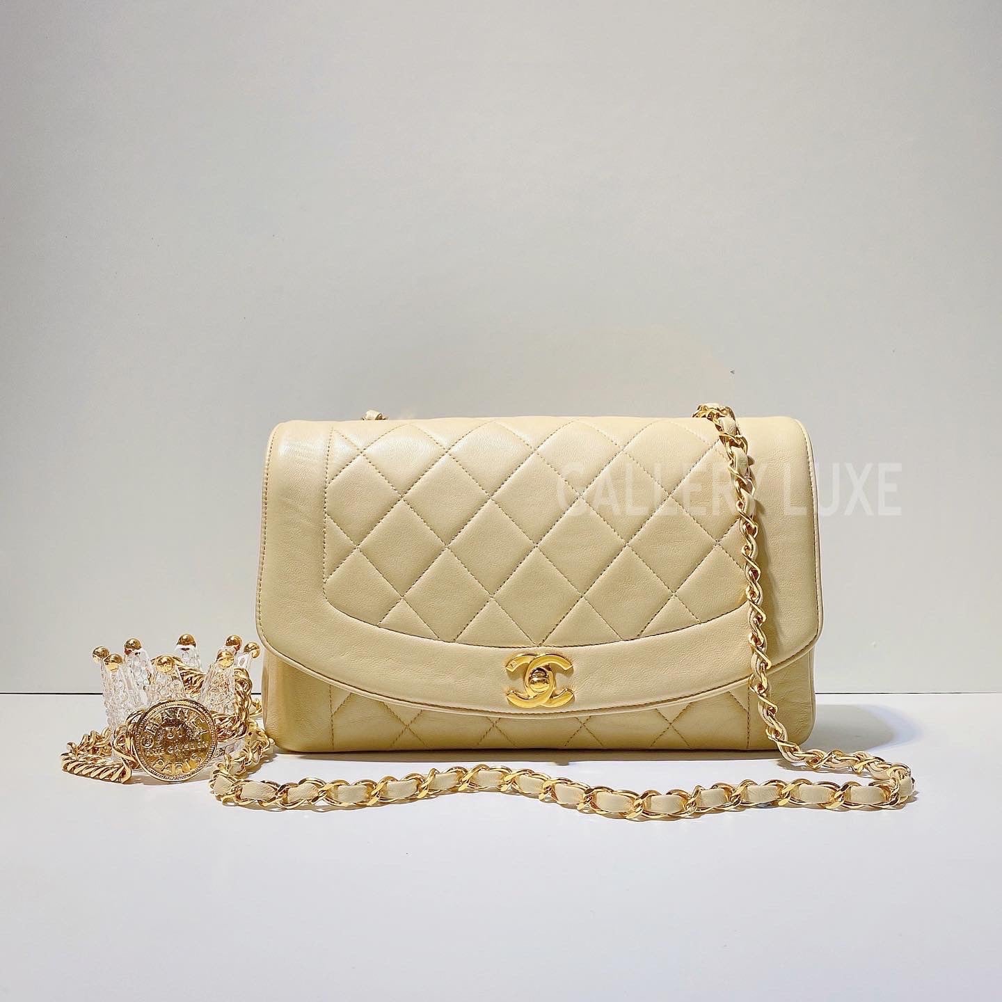 No.2913-Chanel Vintage Lambskin Diana Bag 25cm