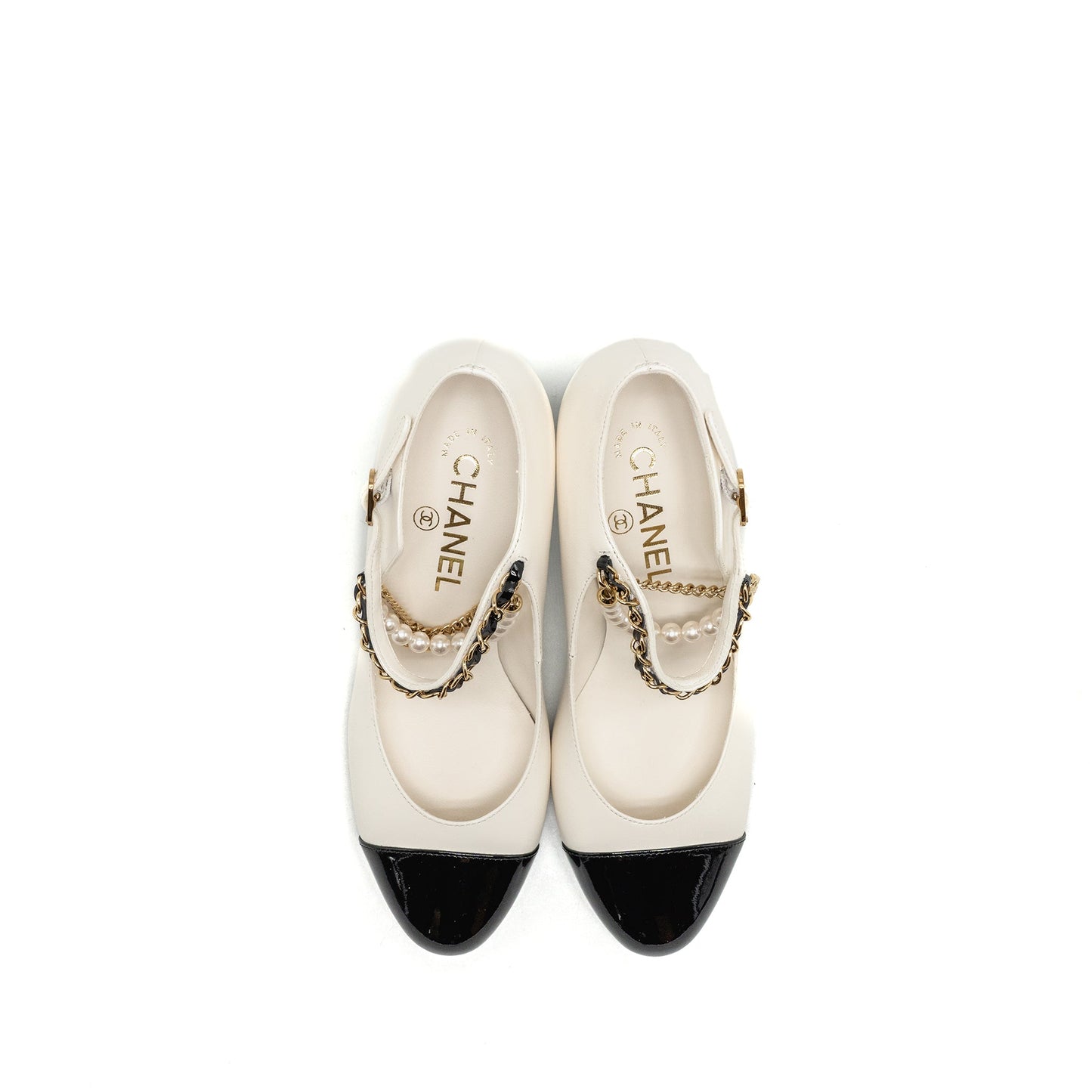 Chanel size 37C Mary Janes heel pumps lambskin / patent leather white/ black