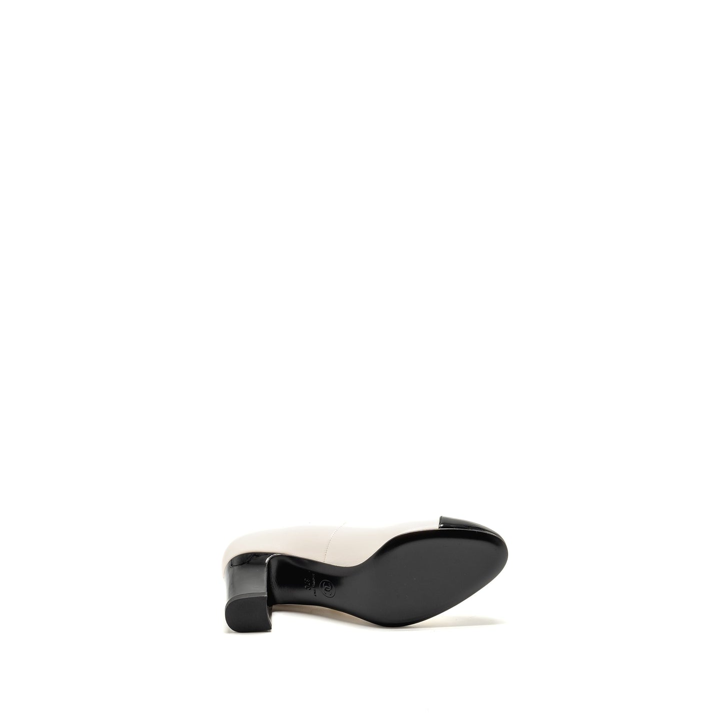 Chanel size 37C Mary Janes heel pumps lambskin / patent leather white/ black