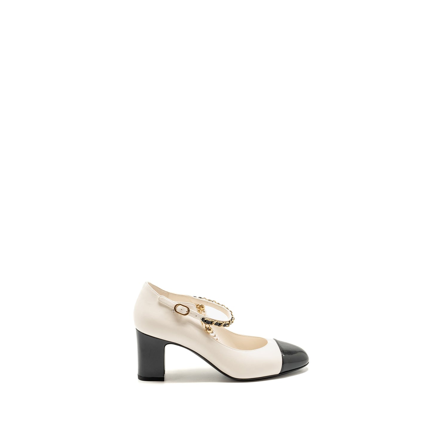 Chanel size 37C Mary Janes heel pumps lambskin / patent leather white/ black