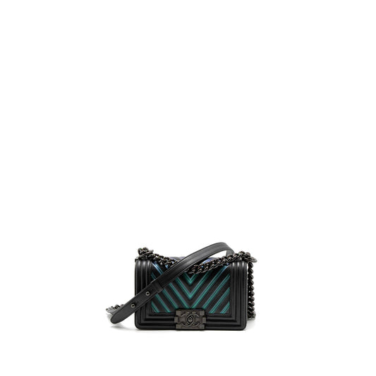Chanel Small Boy Bag Chevron Calfskin Black/Iridescent Blue Black Hardware