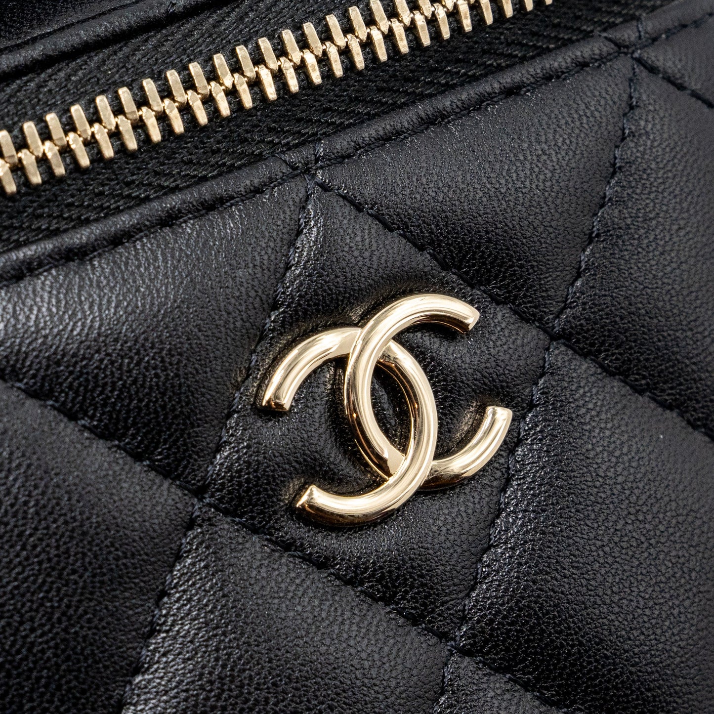 Chanel top handle mini vanity with chain lambskin black LGHW (microchip)