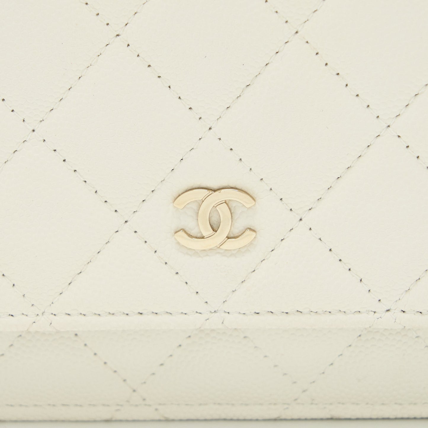 Chanel Classic Wallet On Chain Caviar White LGHW (Microchip)