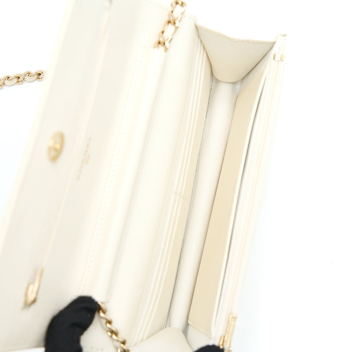 Chanel Classic Wallet On Chain Caviar White LGHW (Microchip)