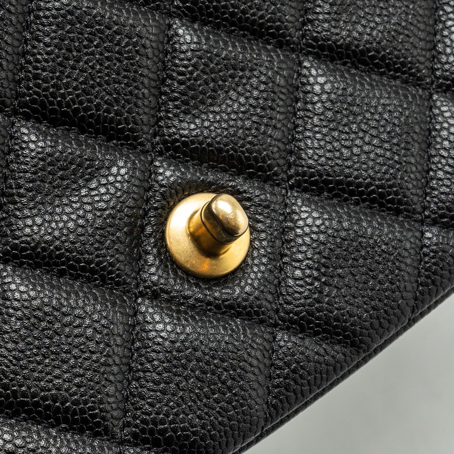 Chanel 21A Detailed Chains Flap Bag Caviar Black GHW (Microchip)