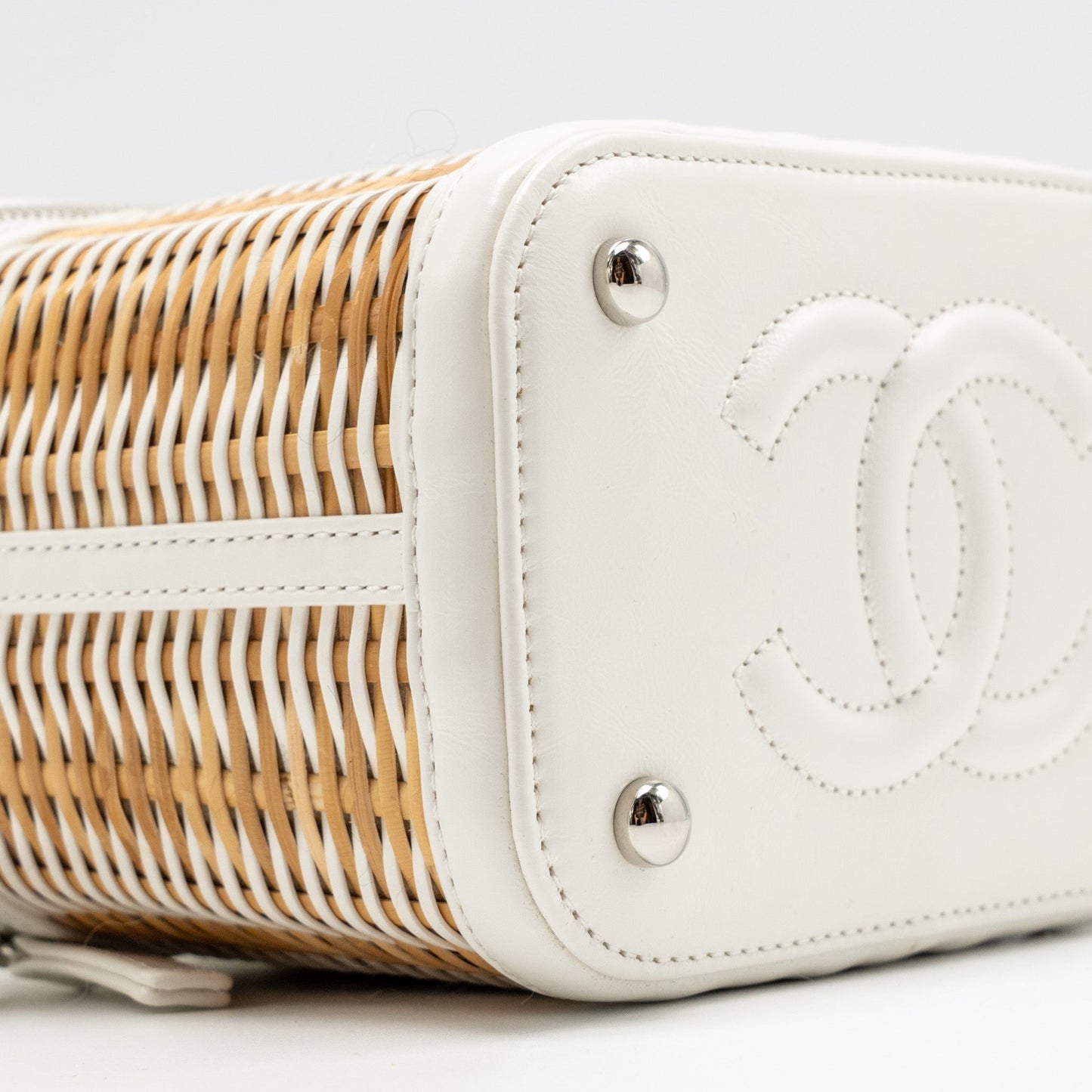 Chanel top handle vanity case bag calfskin/raffia white SHW
