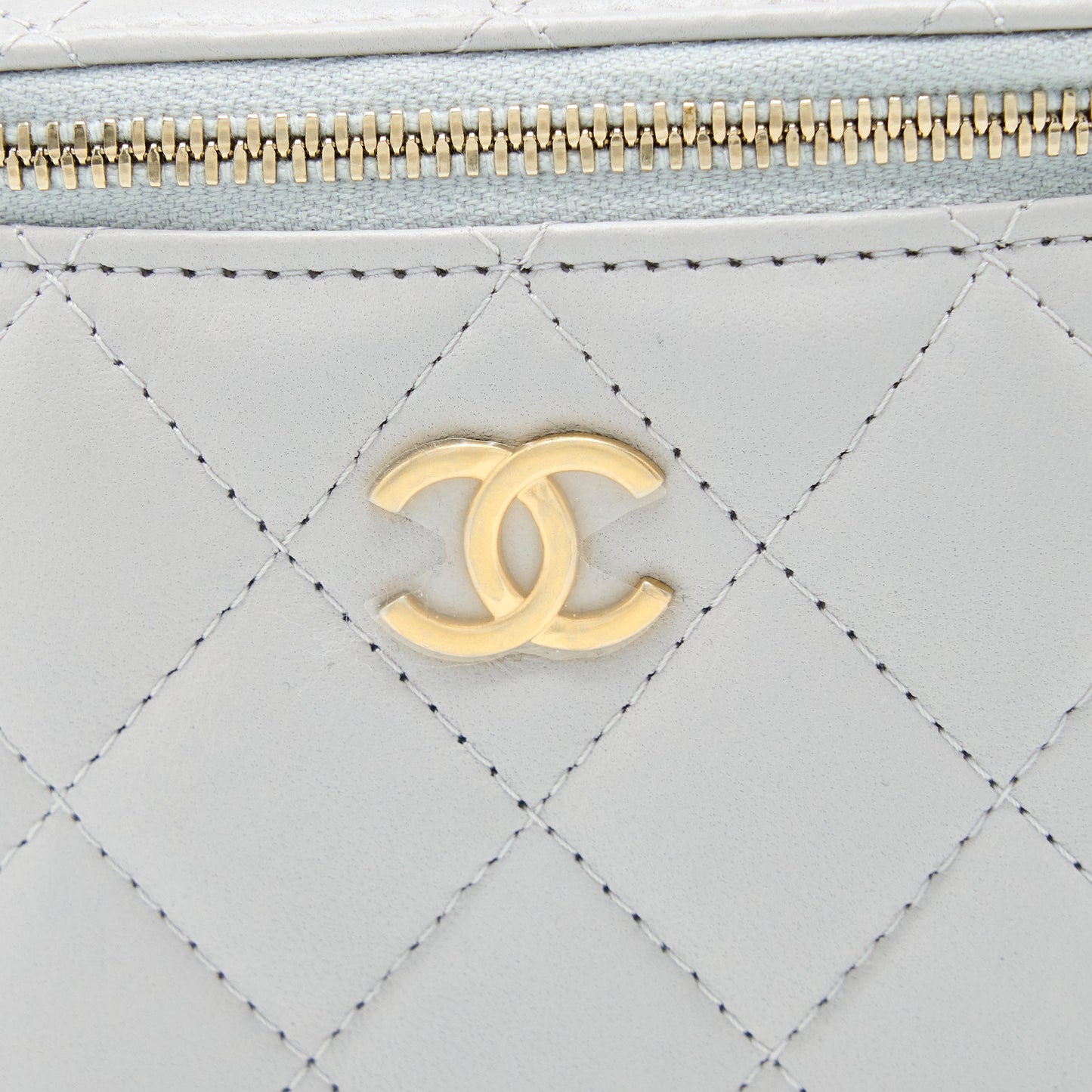 Chanel 21A Top Handle Mini Vanity with Chain Lambskin Light Grey GHW