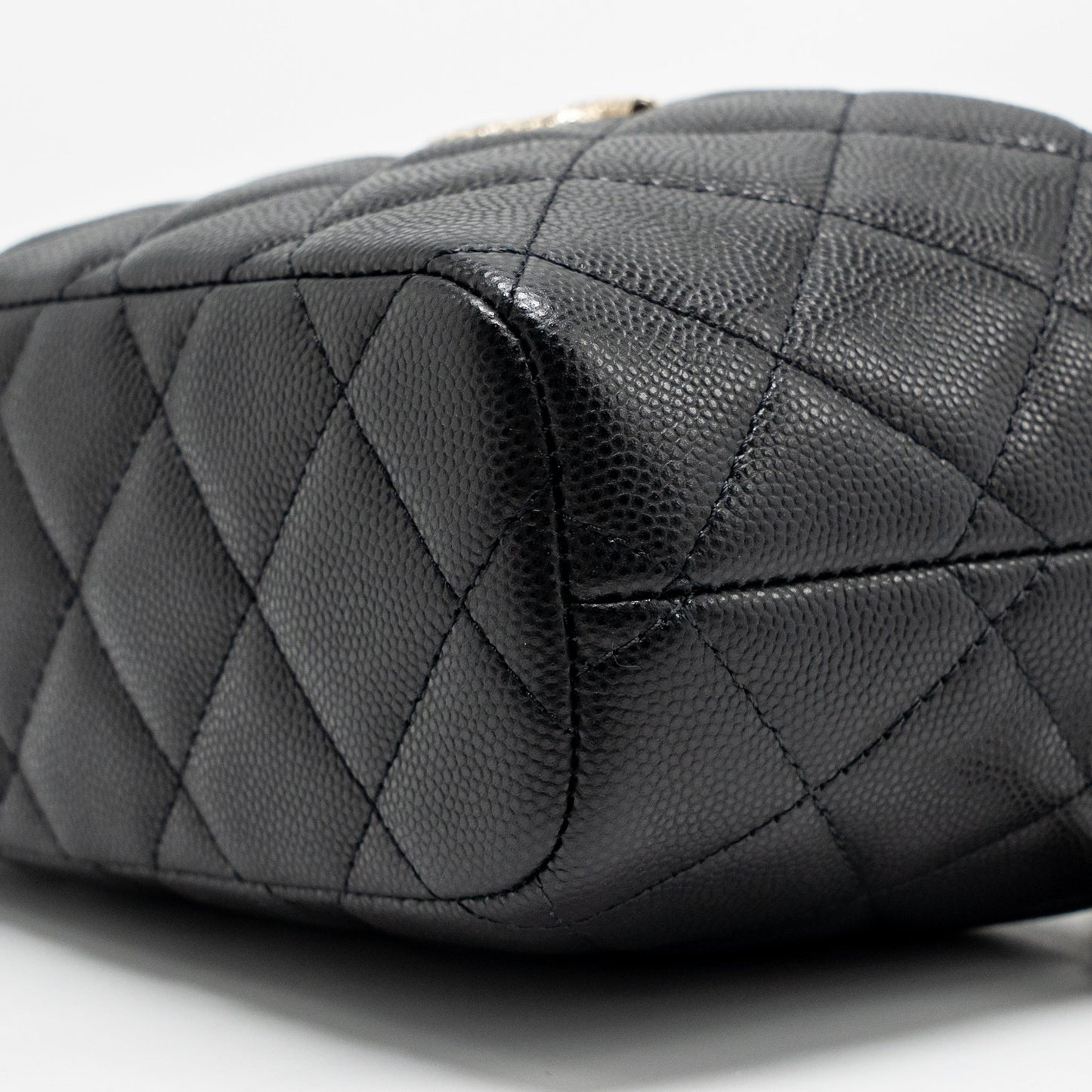 Chanel 25c Detail CC Logo Quilted Hobo Bag caviar black LGHW (microchip)
