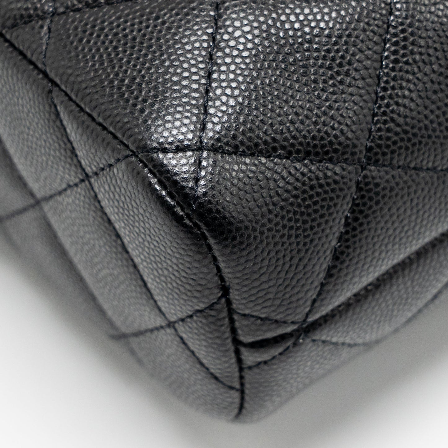Chanel 25c Detail CC Logo Quilted Hobo Bag caviar black LGHW (microchip)