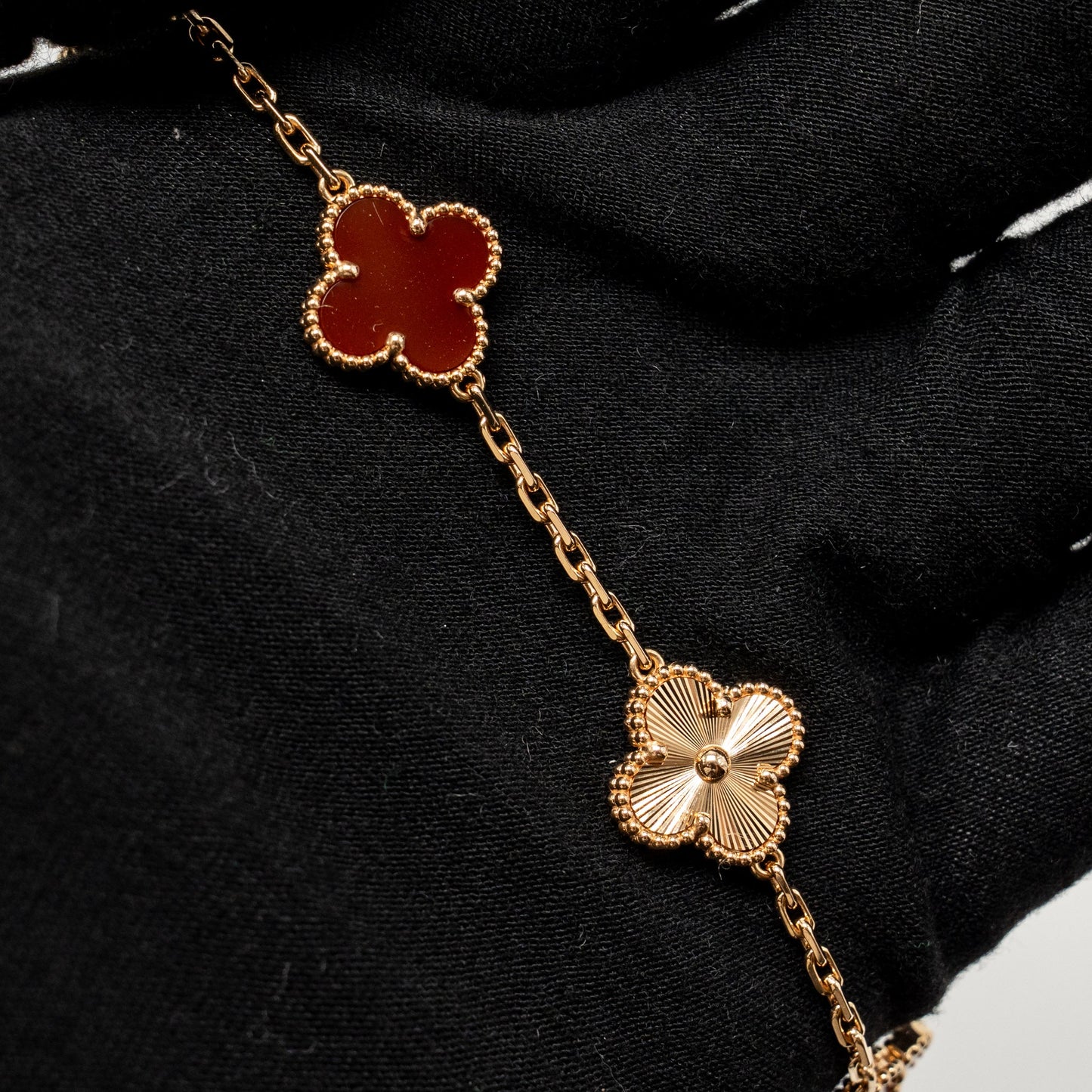 Van Cleef & Arpels Vintage Alhambra bracelet, 5 Motifs, Rose Gold/Carnelian