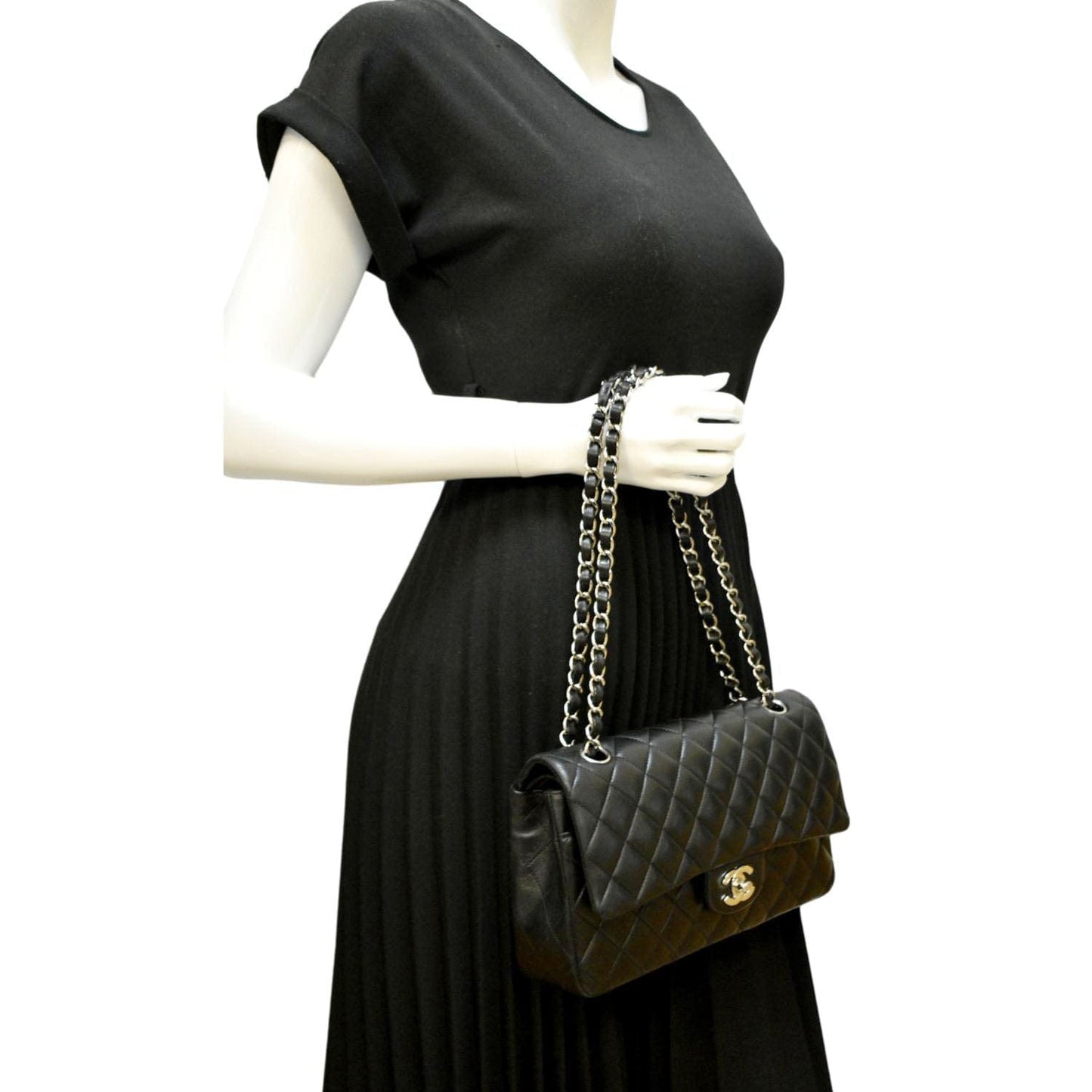 Luxury Chanel Classic Medium Double Flap Quilted Leather Shoulder Bag Black