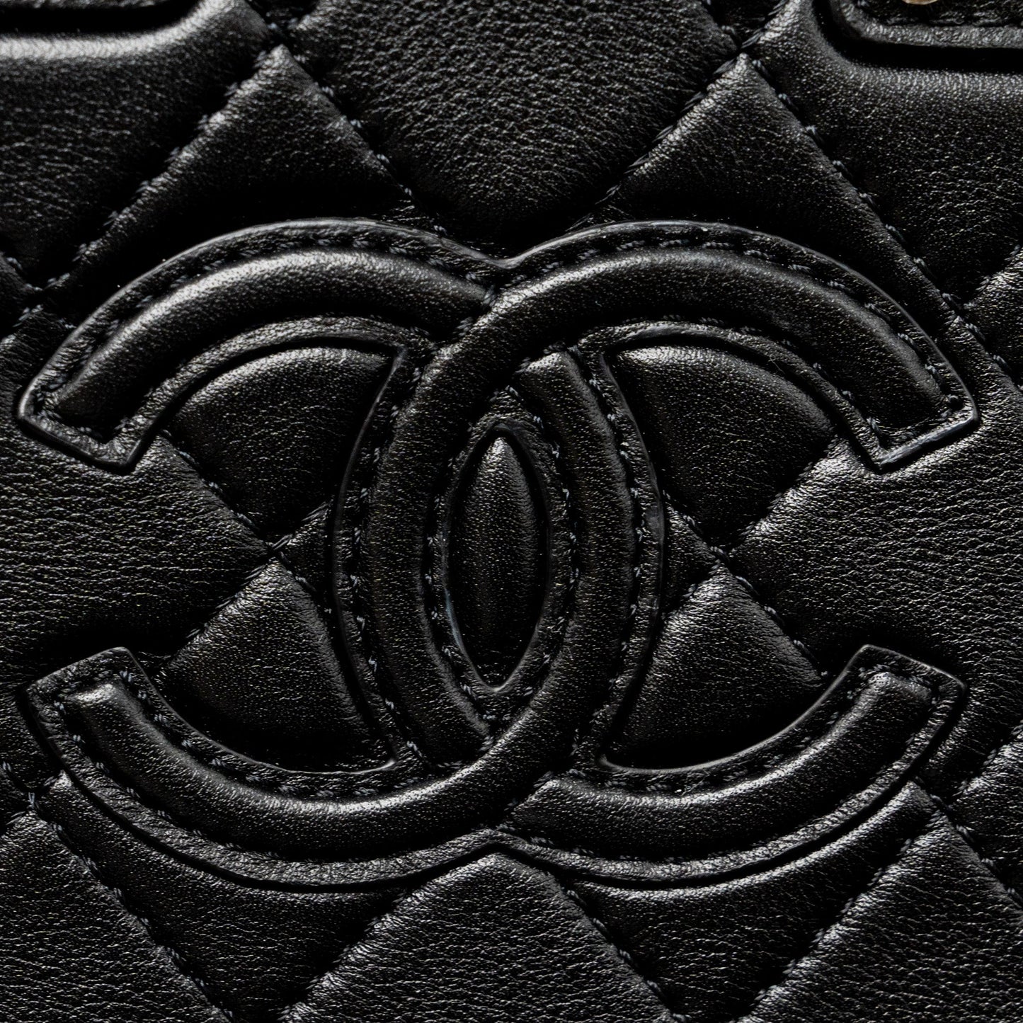 Chanel 22B Small Vanity Case Calfskin Black GHW (Microchip)