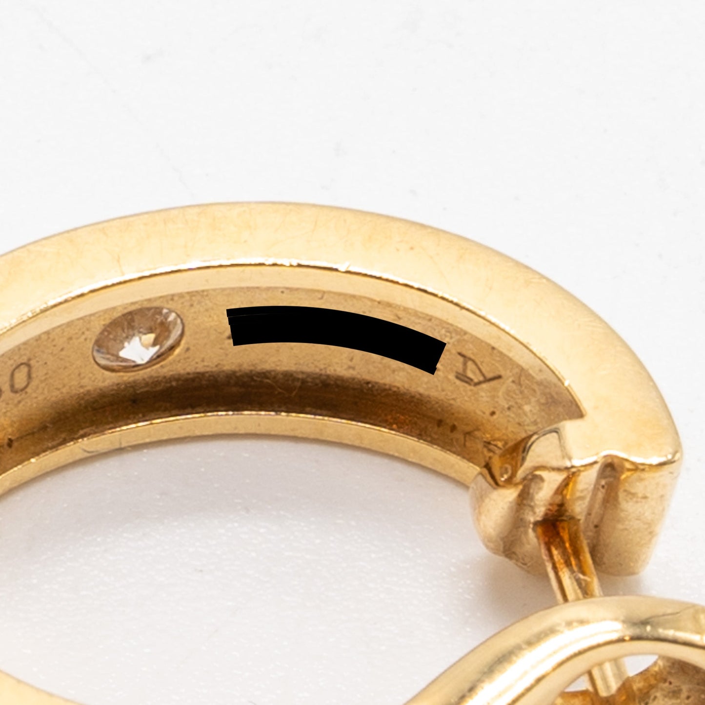 Cartier love earrings yellow gold, 2 diamonds